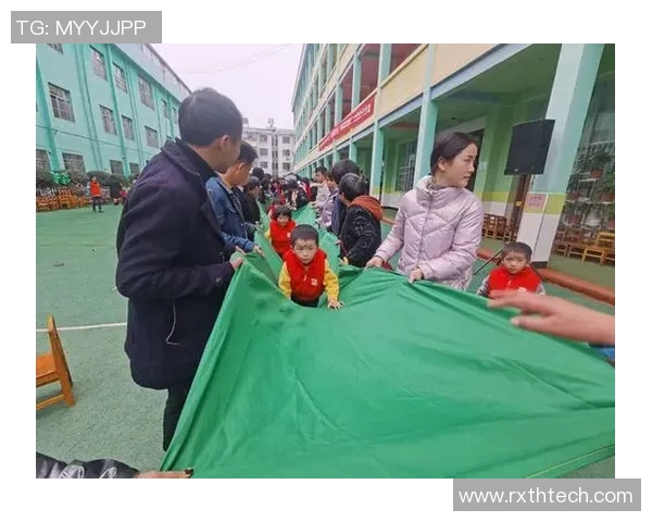 甲亢患者与足球明星亲密合照展现运动精神与健康生活理念