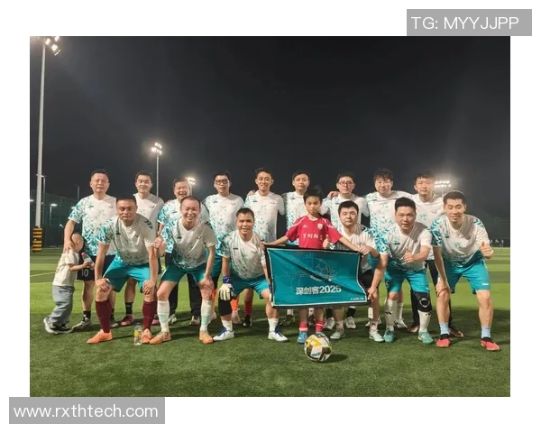 现役帅气足球明星与她们的魅力女性粉丝们的精彩故事